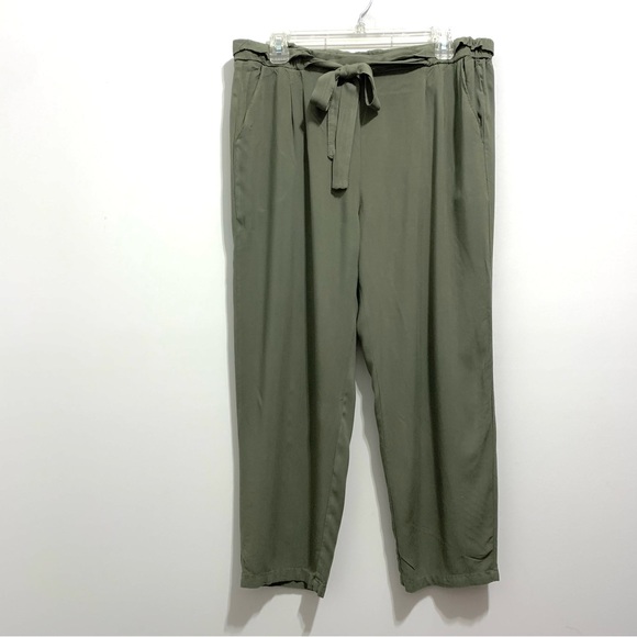 Ambiance Women’s Olive Green Cargo Capri Pants - Picture 1 of 8
